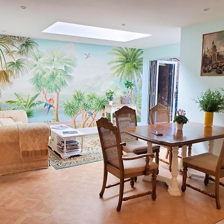 Spacious Refurbished Flat With A Garden Near Tube, Train, Thames And The City Center Лондон Екстер'єр фото