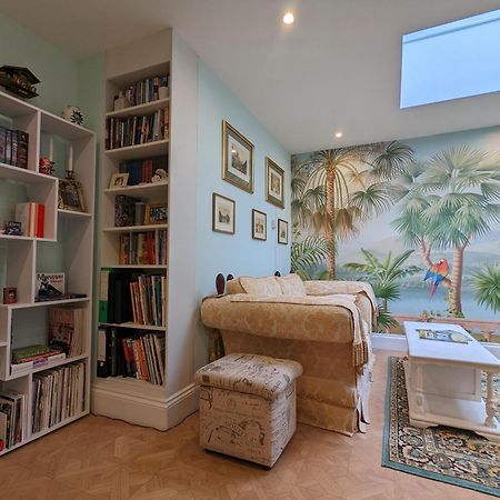 Spacious Refurbished Flat With A Garden Near Tube, Train, Thames And The City Center Лондон Екстер'єр фото
