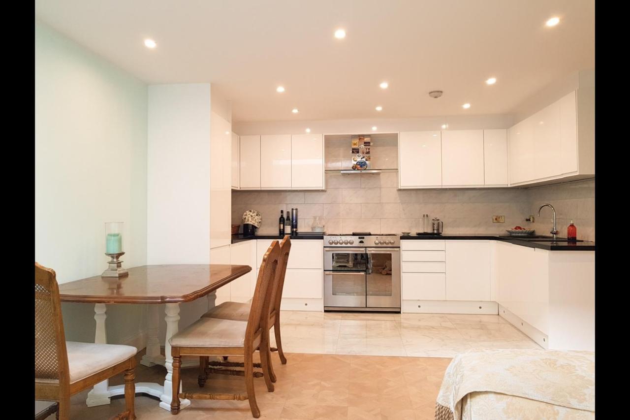 Spacious Refurbished Flat With A Garden Near Tube, Train, Thames And The City Center Лондон Екстер'єр фото
