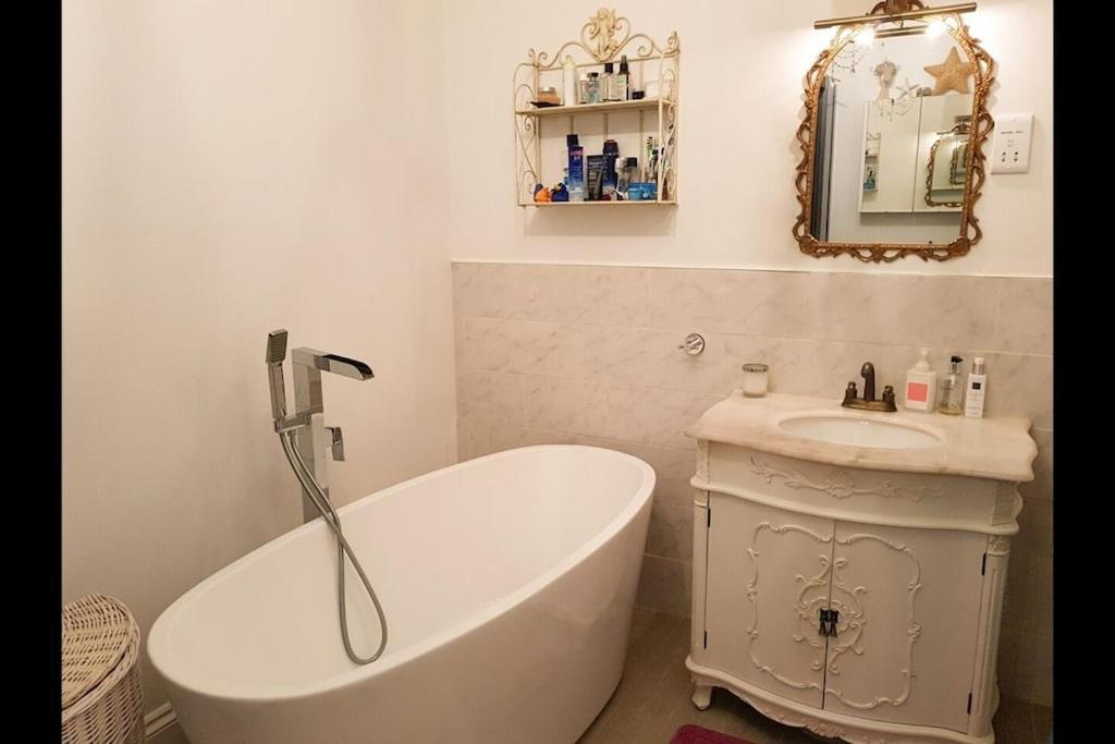 Spacious Refurbished Flat With A Garden Near Tube, Train, Thames And The City Center Лондон Екстер'єр фото