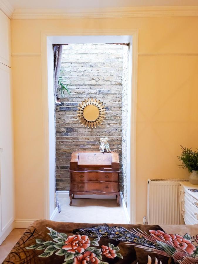 Spacious Refurbished Flat With A Garden Near Tube, Train, Thames And The City Center Лондон Екстер'єр фото