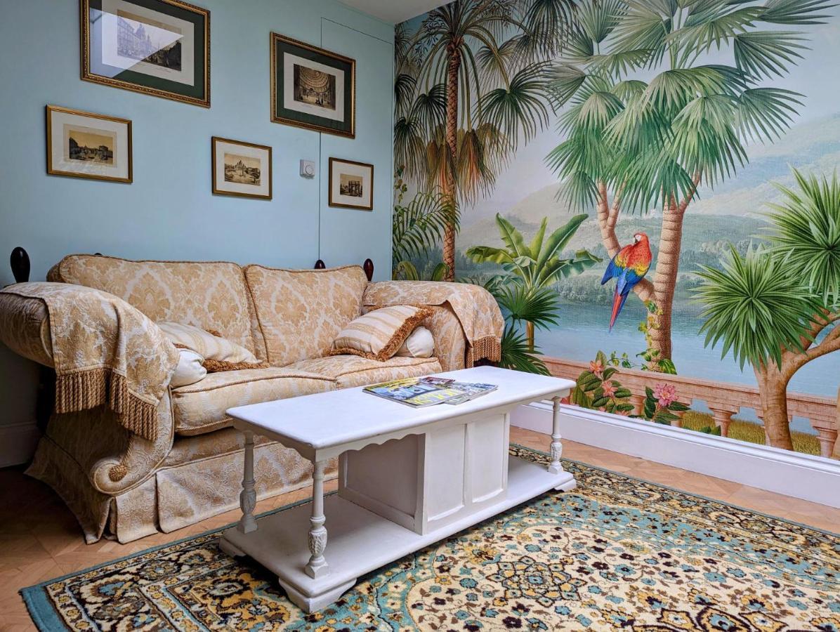 Spacious Refurbished Flat With A Garden Near Tube, Train, Thames And The City Center Лондон Екстер'єр фото