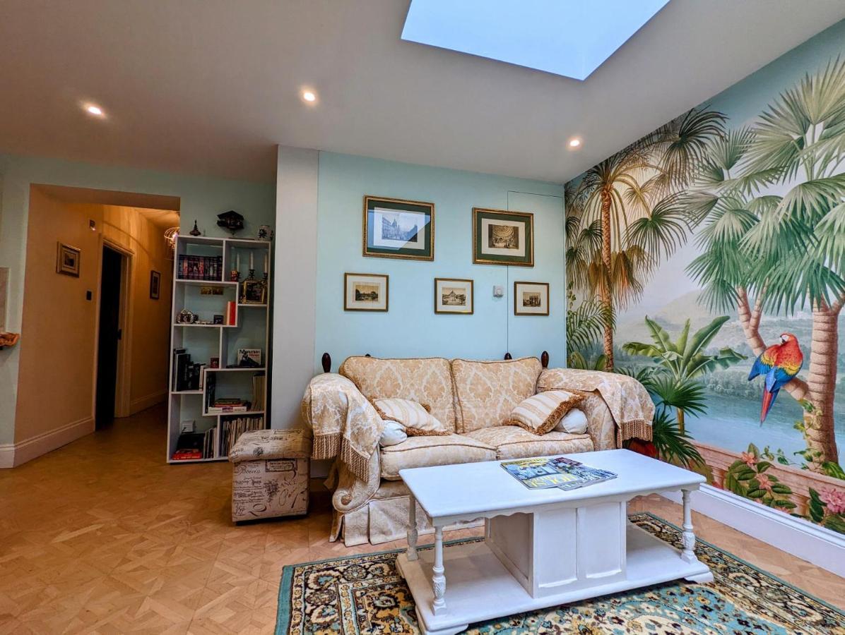 Spacious Refurbished Flat With A Garden Near Tube, Train, Thames And The City Center Лондон Екстер'єр фото